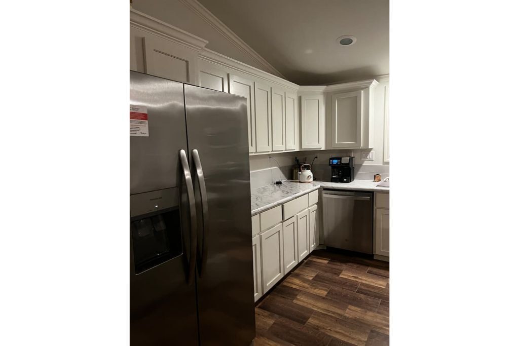 Modern, stylish lake front house. Sweeping views