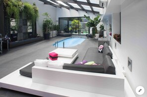 Indoor pool, a heated pool - Magnifique Villa Avec Piscine à 45 min de Paris (Pringy)