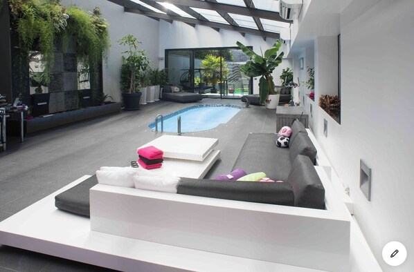 Inomhuspool och uppvärmd pool