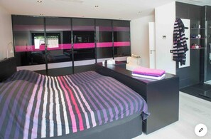 4 bedrooms, WiFi, bed sheets