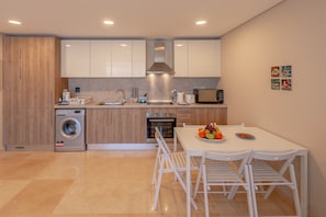 Fridge, cookware/dishes/utensils - VESTA - Luxury APT - 1BR - Mangroovy (Hurghada)