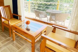 Property grounds - Luxurious Room with Hottub, Olive Manali Cottage (Manali)