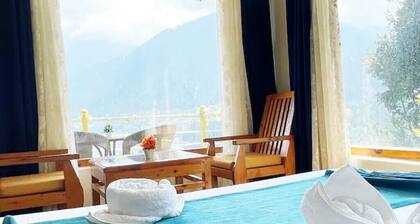 Luxurious Room with Hottub, Olive Manali Cottage