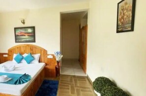 1 bedroom, WiFi - Luxurious Room with Hottub, Olive Manali Cottage (Manali)