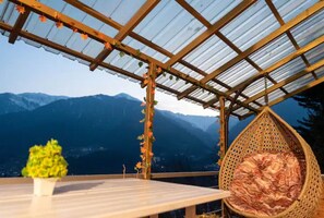 Outdoor dining - Romantic Master Bedroom | Olive Manali Cottage (Manali)