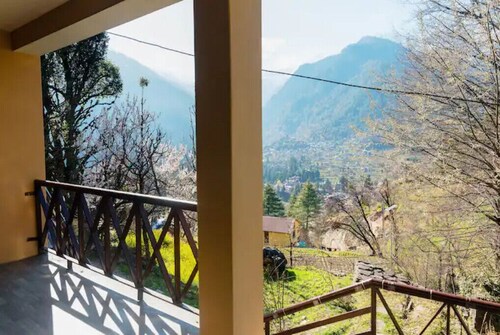 Peaceful Room,Waterfall view, Olive Manali Cottage