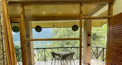 Spacious Wooden Room w/ Attic Olive Manali Cottage