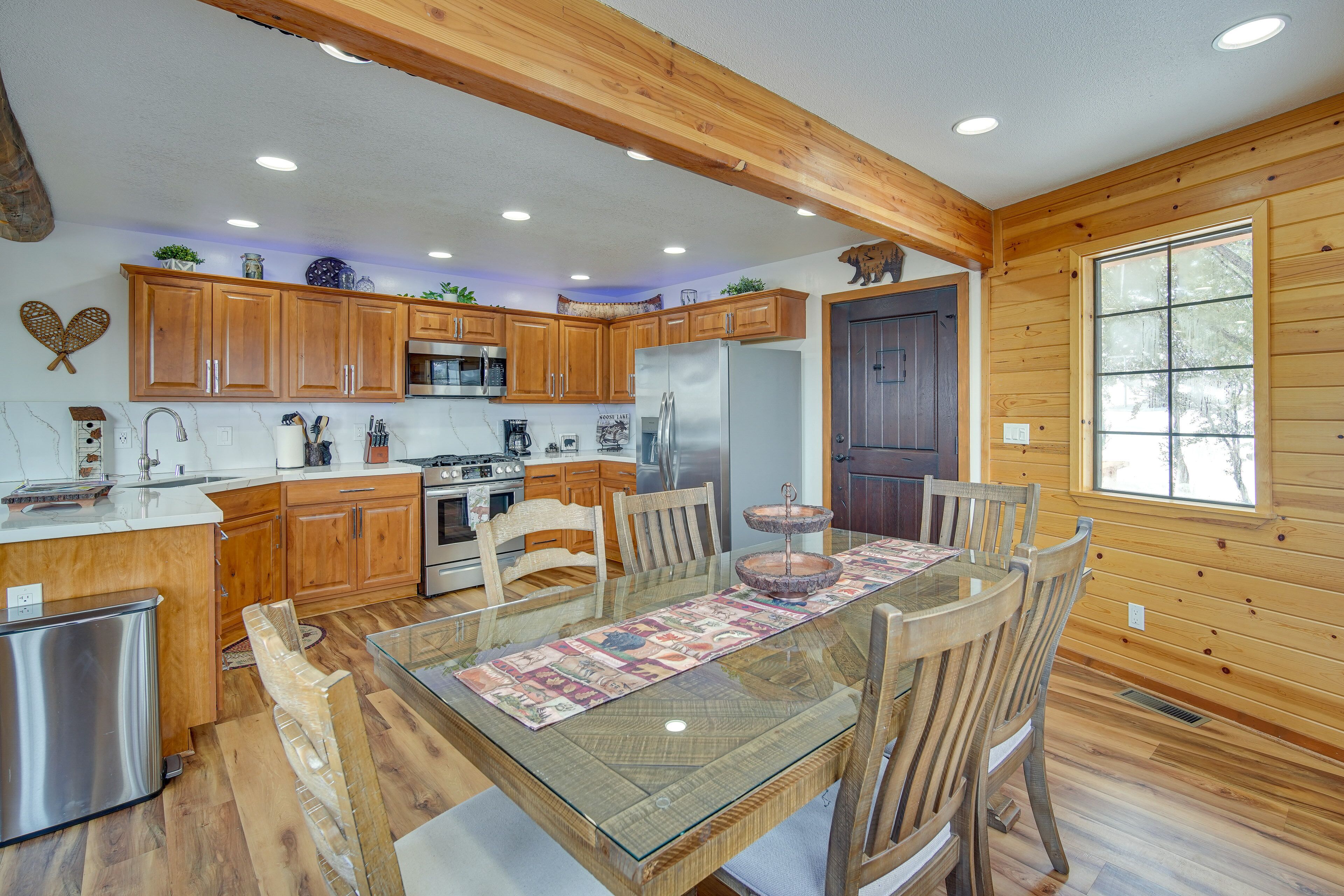 Pet-Friendly Big Bear Cabin Rental: 3 Mi to Skiing