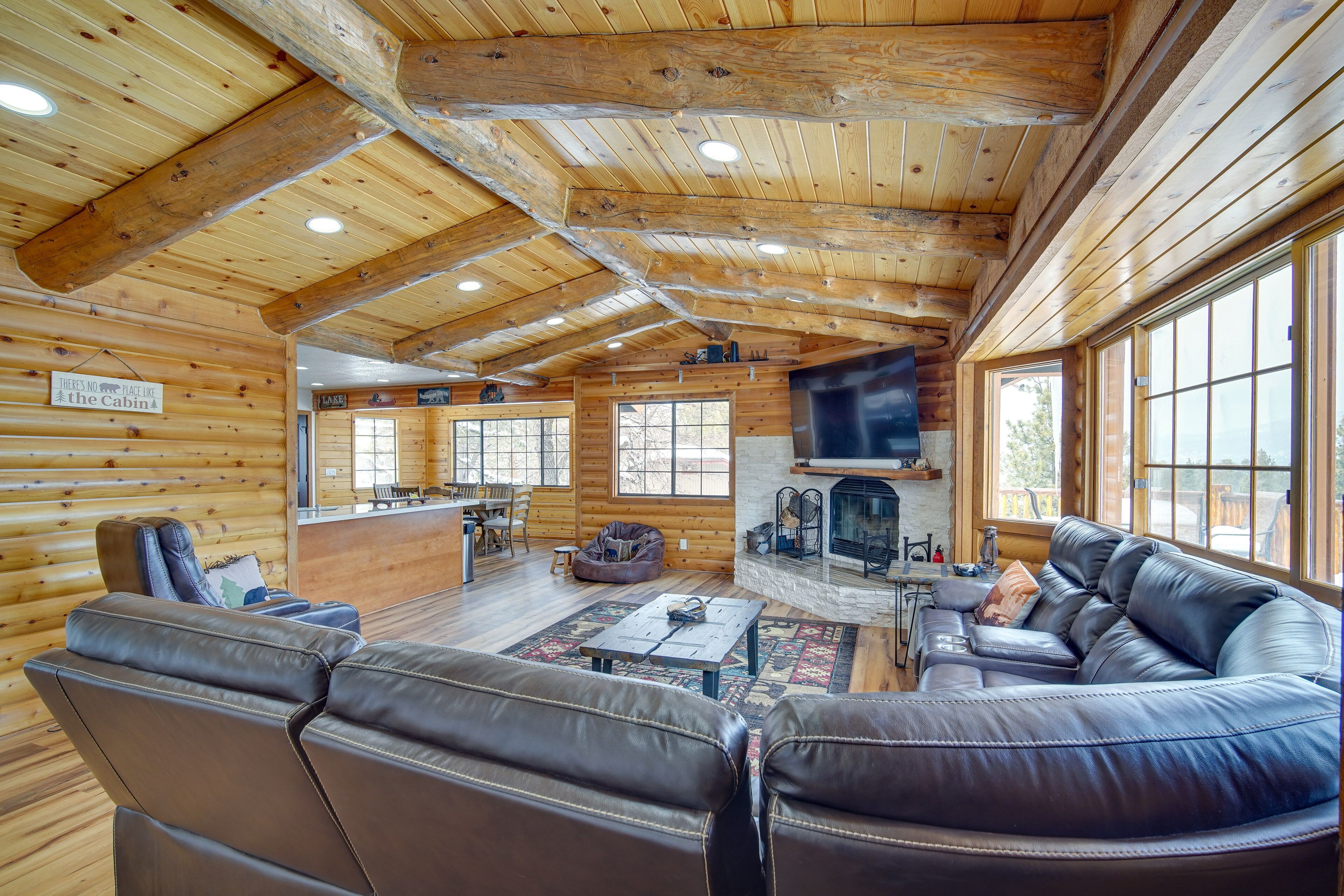 Pet-Friendly Big Bear Cabin Rental: 3 Mi to Skiing