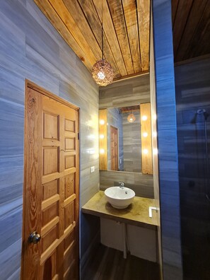 Superior Single Room | Bathroom | Shower, hair dryer, towels, soap - Sunset Bungalows (Tulum)