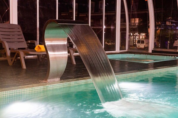 Indoor pool, open 10:00 AM to 8:00 PM, sun loungers - Altos Valeria Apart Hotel (Valeria del Mar)