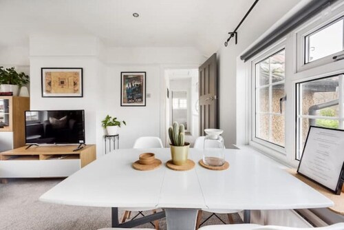 Clean Cozy & Bright Entire Flat 5min Harry Potter