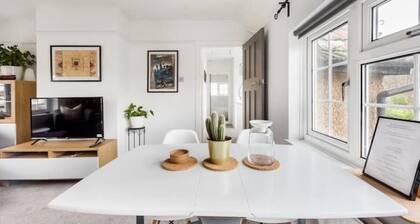 Clean Cozy & Bright Entire Flat 5min Harry Potter