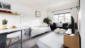 1 bedroom, iron/ironing board, travel cot, WiFi