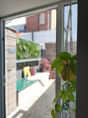 Interior - Cobb Cottage - Harbourside, permit parking (Weymouth)