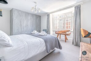 3 bedrooms, iron/ironing board, travel crib, free WiFi