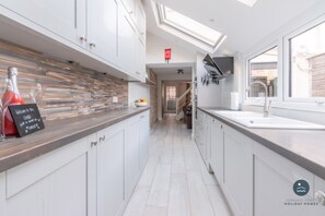 Fridge, microwave, oven, dishwasher - Cobb Cottage - Harbourside, permit parking (Weymouth)