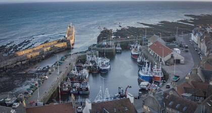 Sea Whisper- lovely home in charming village