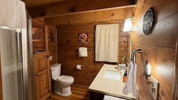 Douche, sĂšche-cheveux, serviettes fournies