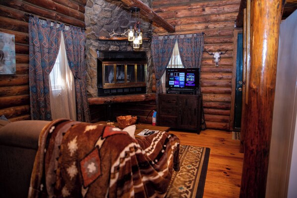 Interior - Timberline Cabins - The Huntington Cabin - WiFi, Hot Tub, Fireplace (Cambridge)