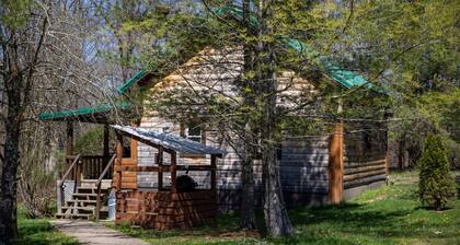 Timberline Cabins - The Huntington Cabin - WiFi, Hot Tub, Fireplace