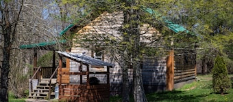 Timberline Cabins - The Huntington Cabin - WiFi, Hot Tub, Fireplace