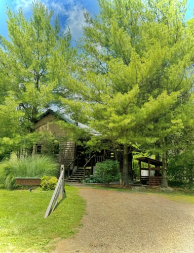 Timberline Cabins - The Richmond Cabin - Hot tub, Pets, WiFi, Fireplace