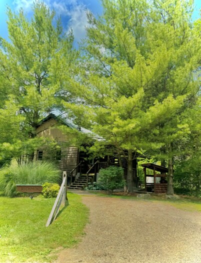 Timberline Cabins - The Richmond Cabin - Hot tub, Pets, WiFi, Fireplace