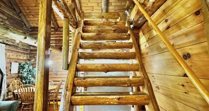 Timberline Cabins - The Richmond Cabin - Hot tub, Pets, WiFi, Fireplace