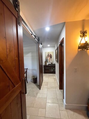 Interior - Dadeland Area, Baptist Hospital, University of Miami, 25 mins from South Beach  (Miami)