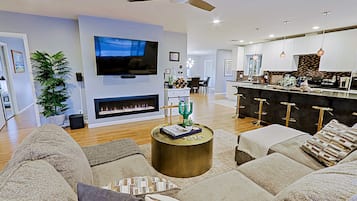 TV Pintar, pendiangan, buku-buku, stereo