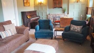 Cottage | Living area