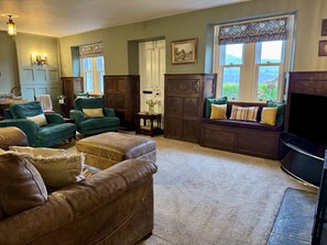 Living area - Hope View House (Hope Valley)