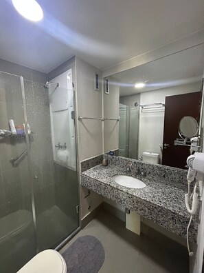 Shower, hair dryer, towels - APARTMENT RIO DE JANEIRO (Rio de Janeiro)