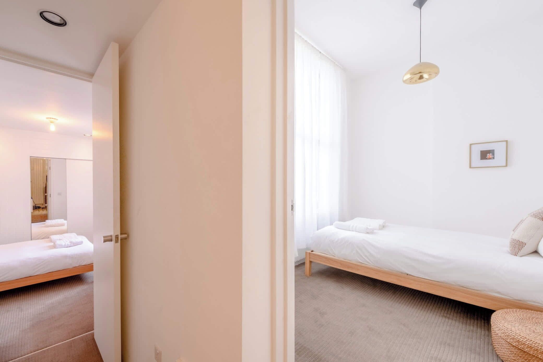 1 dormitorio, tabla de planchar con plancha, Internet y ropa de cama