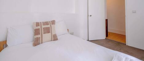 1 chambre, fer et planche à repasser, accès Internet, draps fournis