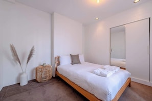 1 habitación, tabla de planchar con plancha, internet y ropa de cama 