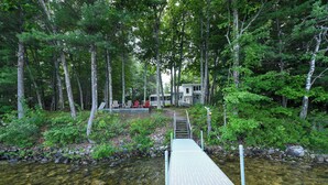 Property grounds - Newly Remodeled 5-BR Waterfront home on Sebago Lake – Spacious and Stunning! (Raymond)