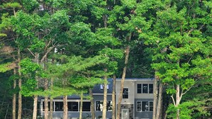 Exterior - Newly Remodeled 5-BR Waterfront home on Sebago Lake – Spacious and Stunning! (Raymond)