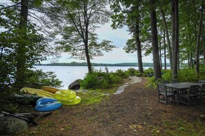 Outdoor dining - Charming pet-friendly camp on peaceful Panther Pond! (Raymond)