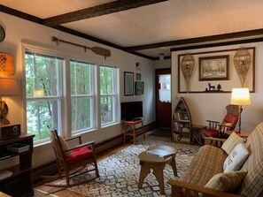 TV, DVD-spiller og stereoanlegg