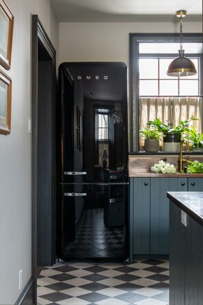 Interior - Restored stonehouse in the heart of Perth. (Perth)