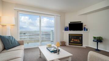 Smart TV, fireplace, stereo