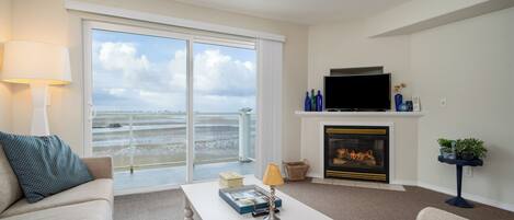 Smart TV, fireplace, stereo