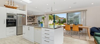 Matapouri Family Retreat - Matapouri Holiday Home