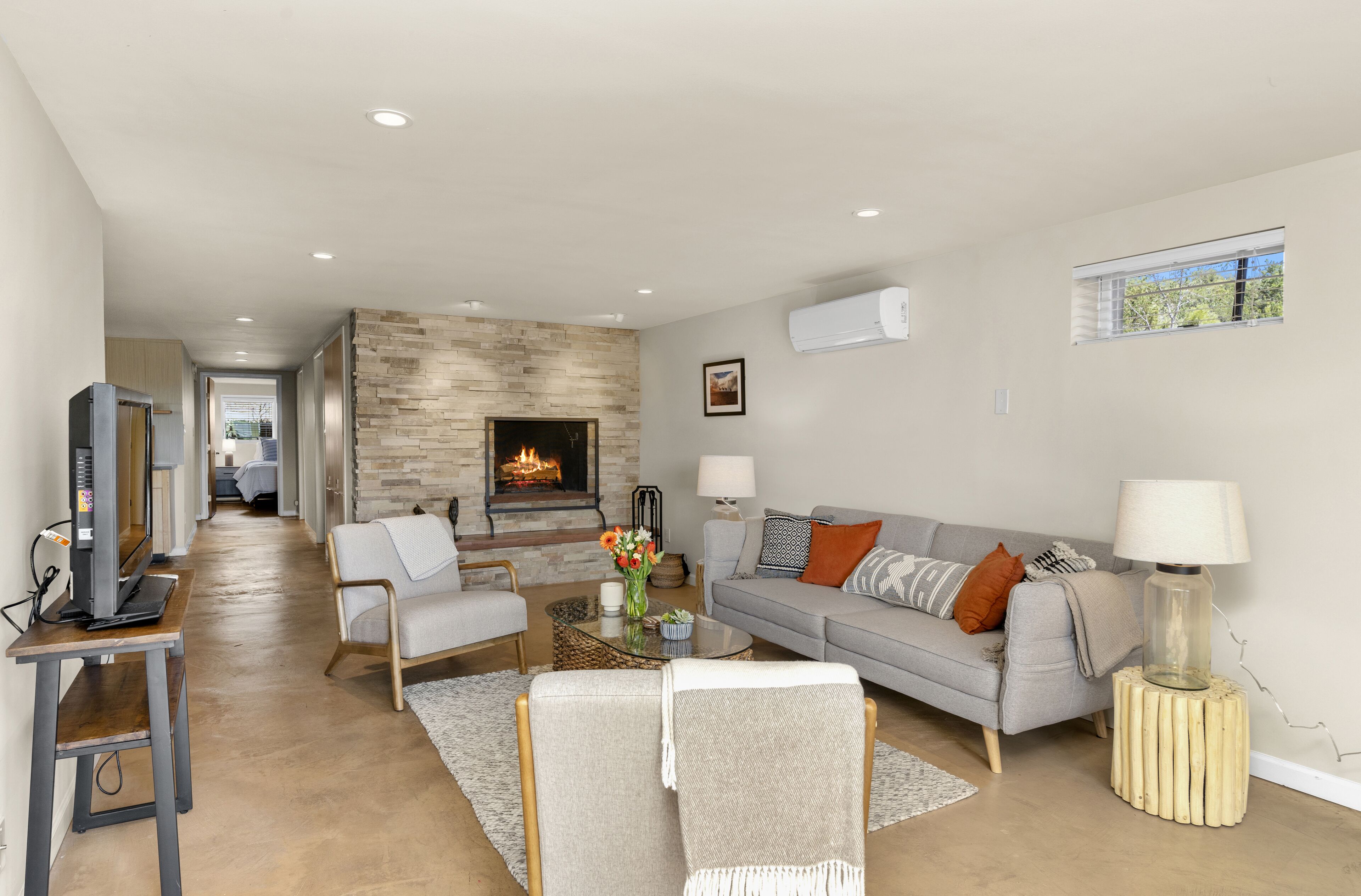 Casa Baja/ Mid- Century Modern/ 9 min from Opera/ 3 min to Plaza