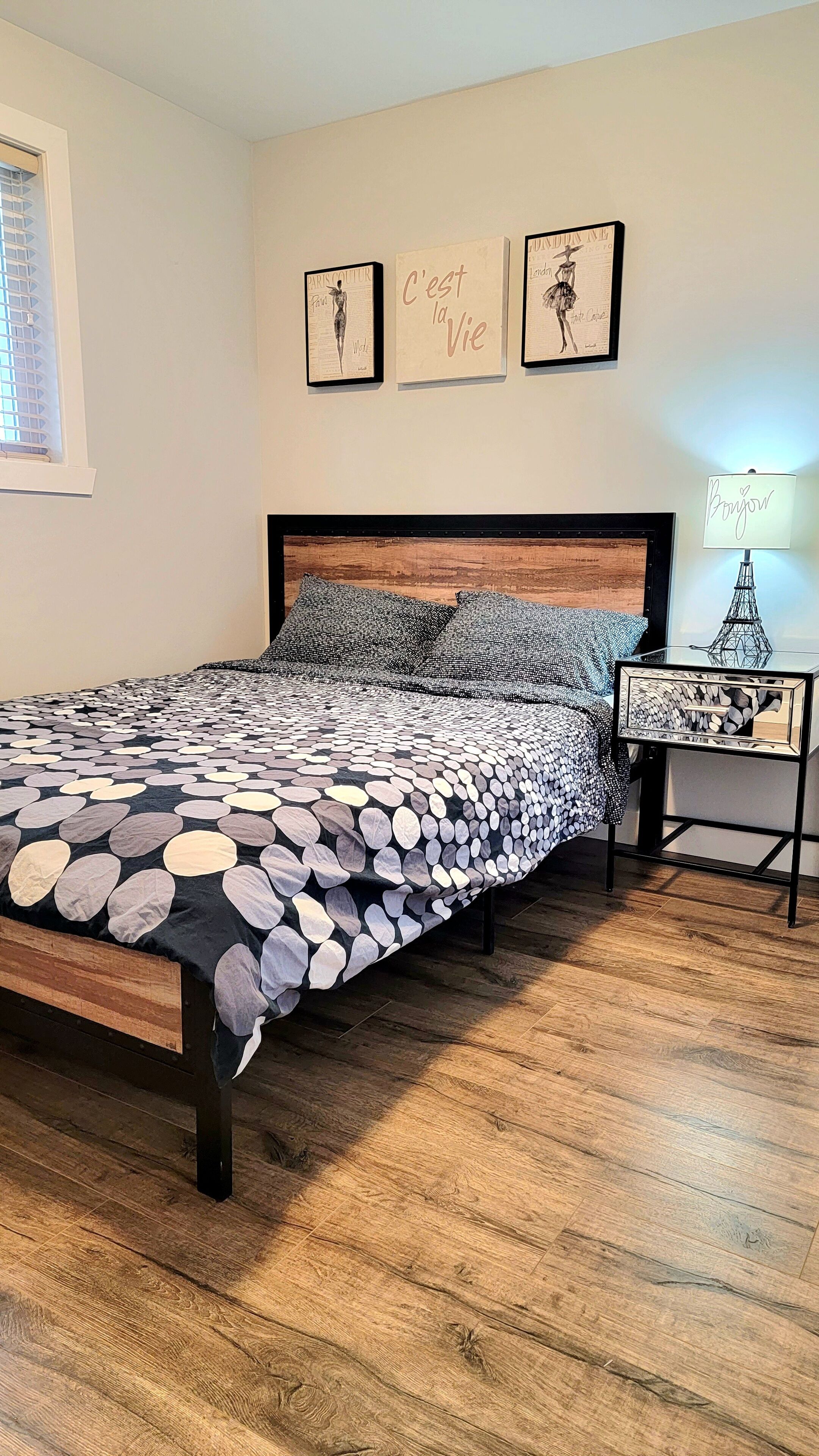 Adorable 2-bedroom basement suite