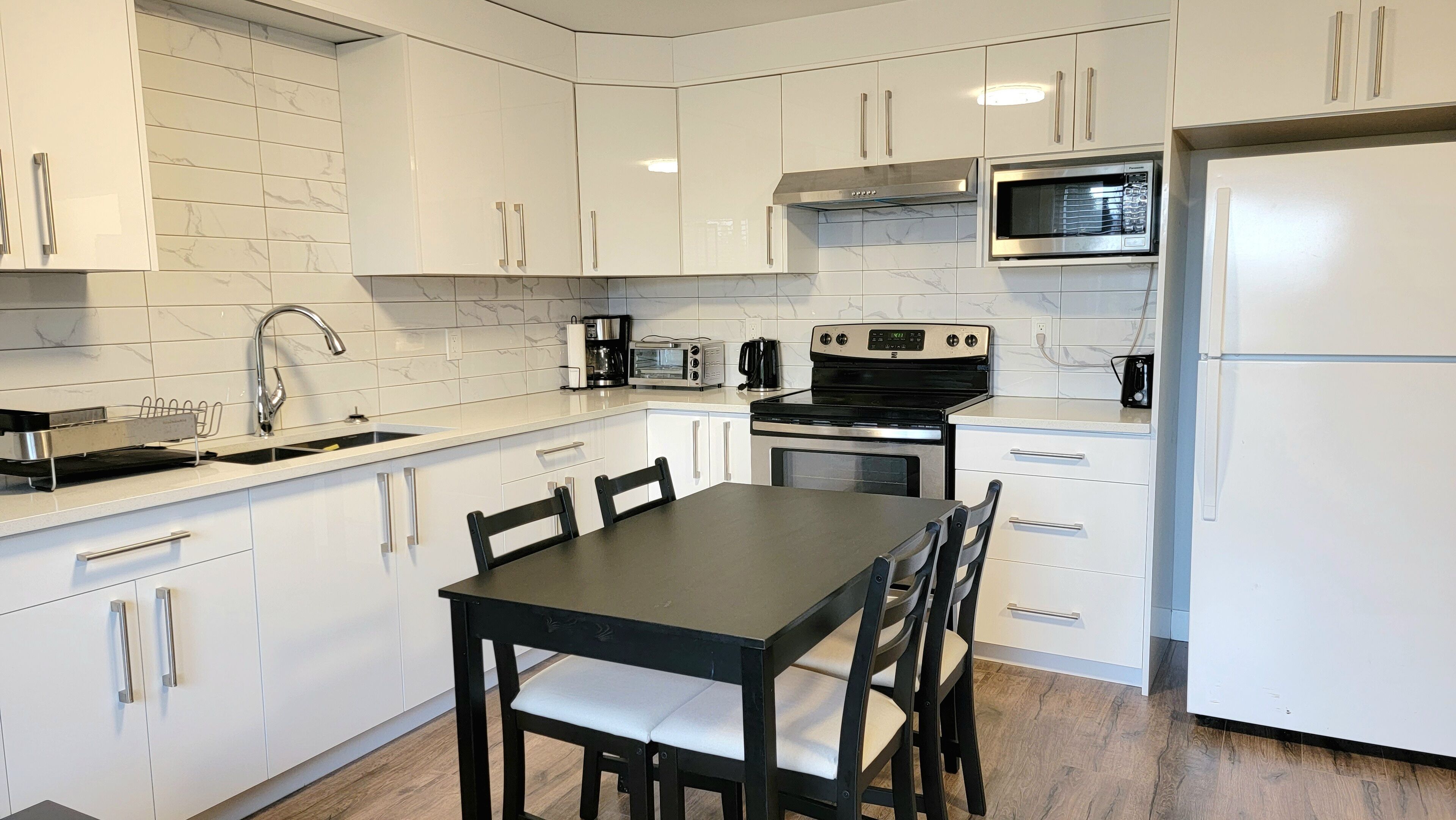 Adorable 2-bedroom basement suite