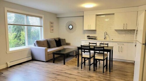 Adorable 2-bedroom basement suite