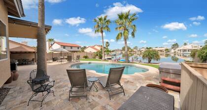 4 Bedroom 3 Bathroom on the Lake! 3 Queen Beds!